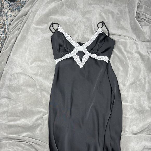 Forever 21 Slip‎ Dress Womens Medium Black Satin Cut Out White Lace Sexy Glam - Picture 12 of 14
